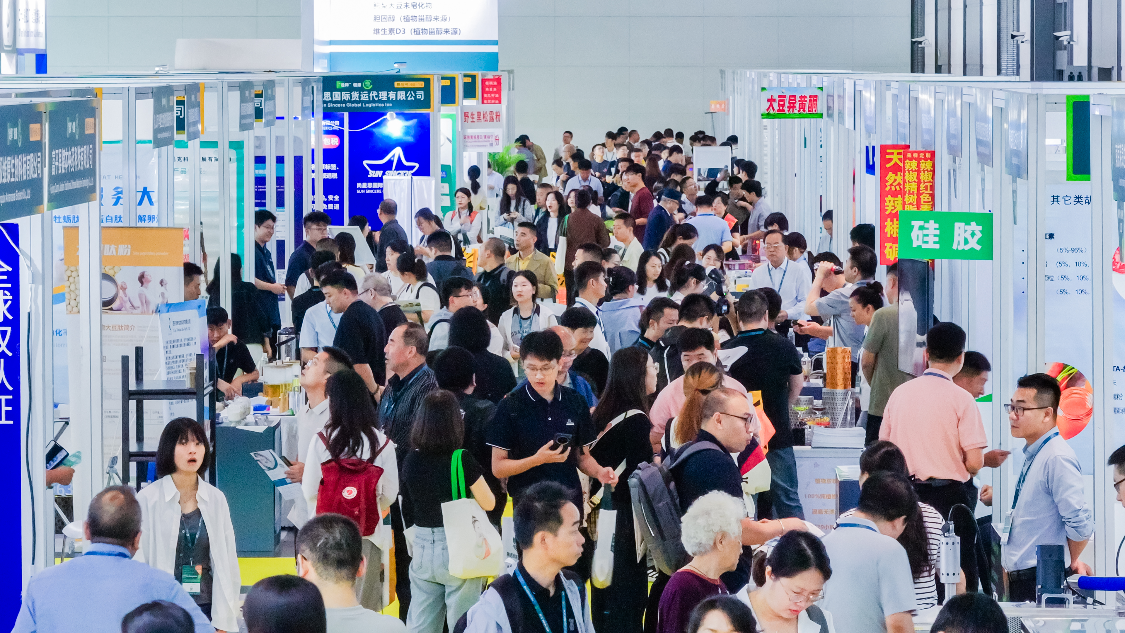 首屏案例 FAQ 主视觉